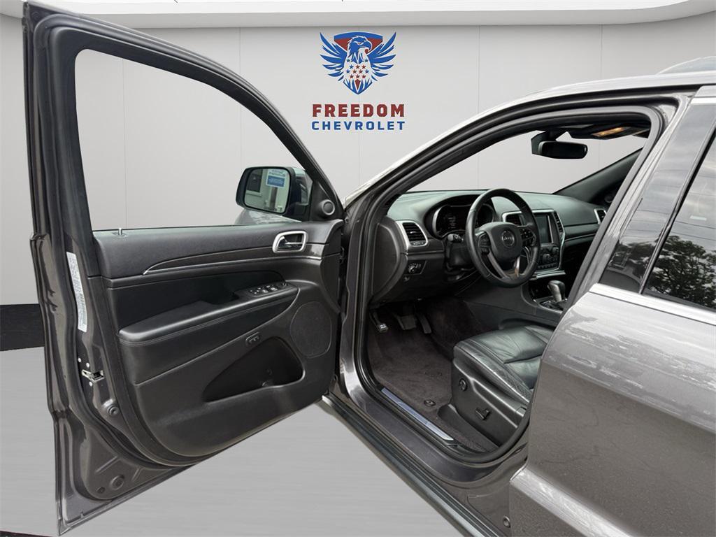 used 2018 Jeep Grand Cherokee car, priced at $15,985