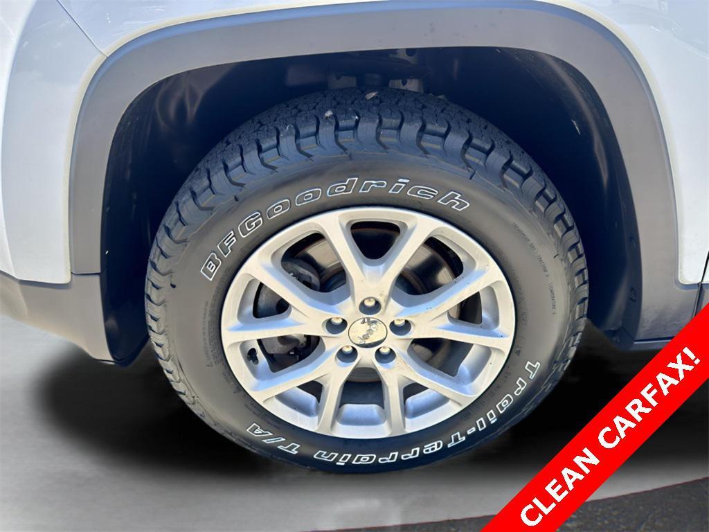 used 2018 Jeep Cherokee car, priced at $13,995