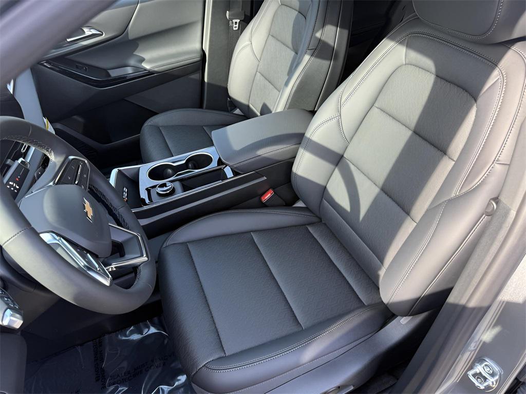 new 2026 Chevrolet Equinox car, priced at $32,277