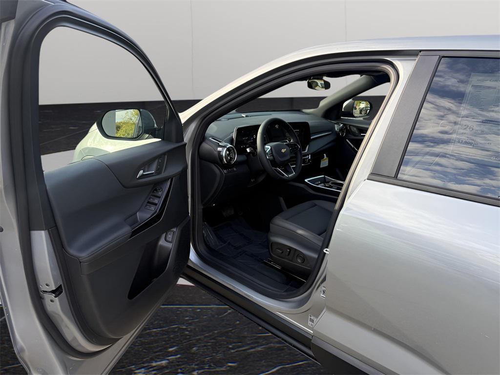 new 2026 Chevrolet Equinox car, priced at $32,277