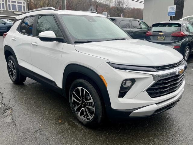 new 2025 Chevrolet TrailBlazer car, priced at $28,095