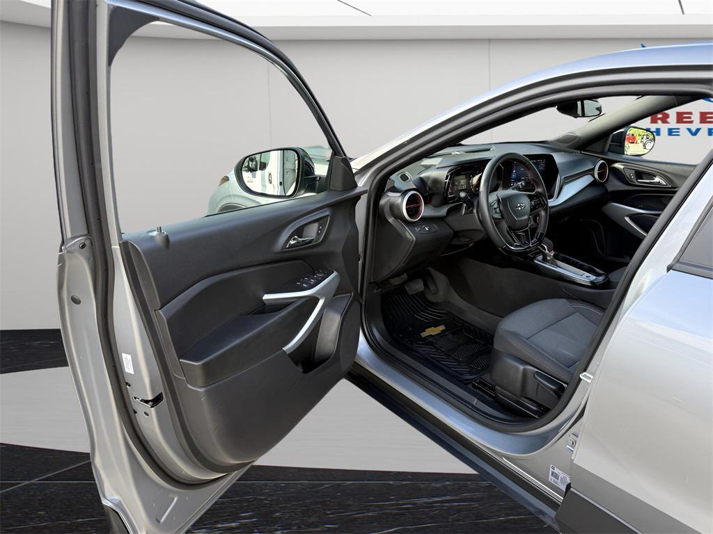 used 2025 Chevrolet Trax car, priced at $20,895