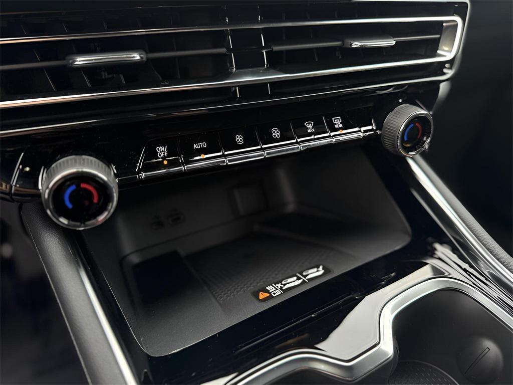 new 2026 Chevrolet Traverse car, priced at $38,495