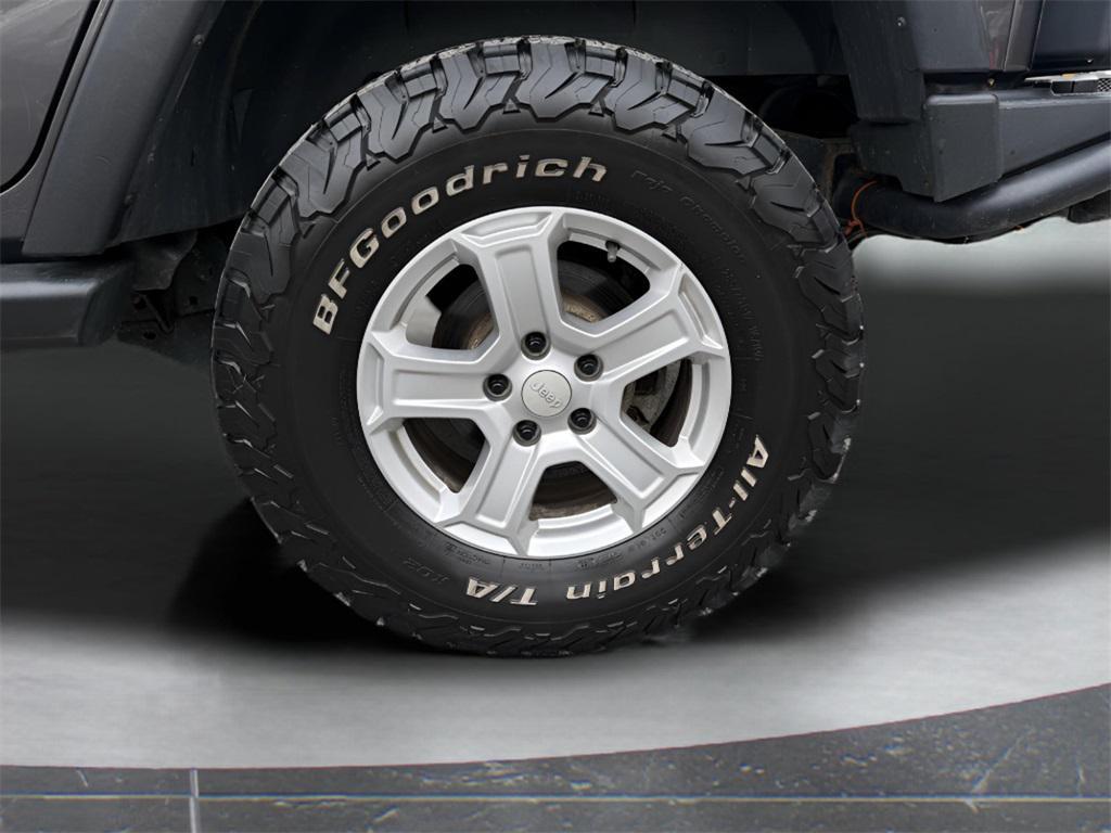 used 2014 Jeep Wrangler Unlimited car, priced at $13,995