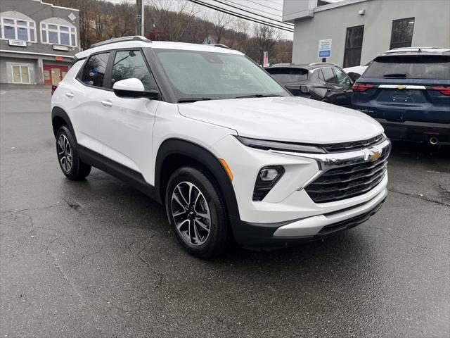 new 2025 Chevrolet TrailBlazer car, priced at $26,215