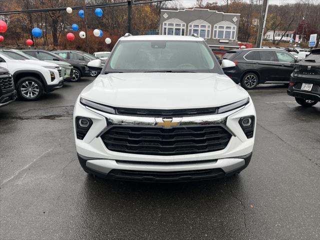 new 2025 Chevrolet TrailBlazer car, priced at $26,215