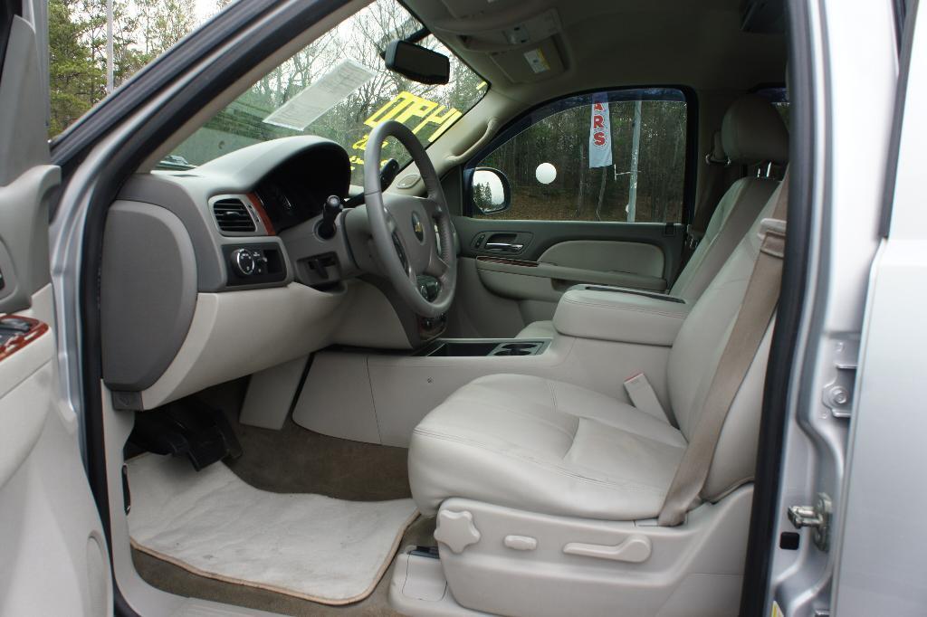 used 2014 Chevrolet Suburban car, priced at $10,900