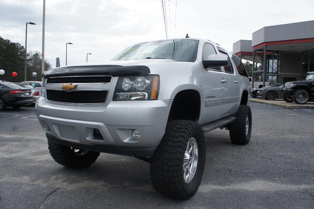 used 2014 Chevrolet Suburban car, priced at $10,900