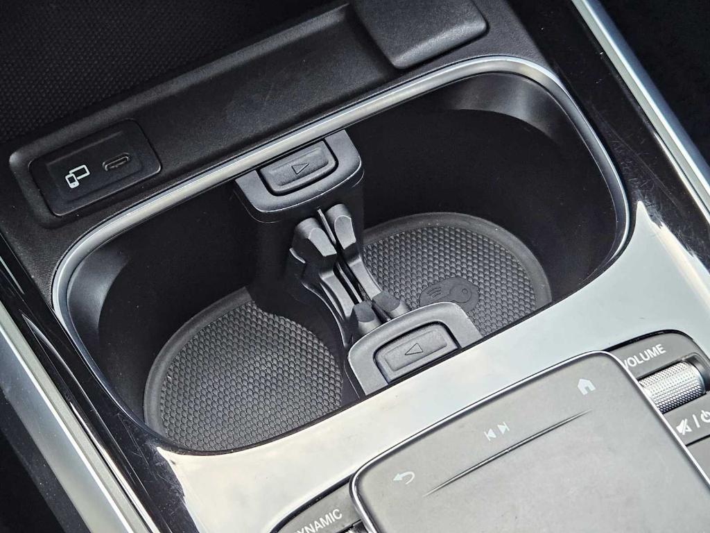 used 2022 Mercedes-Benz GLB 250 car, priced at $28,993