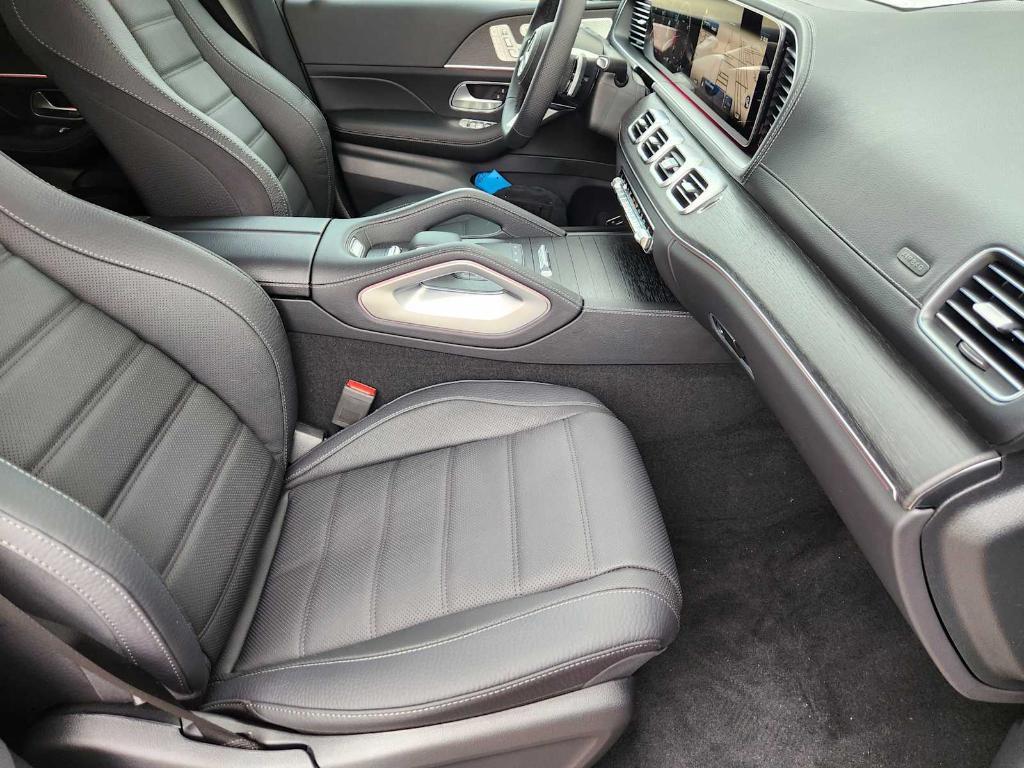 new 2025 Mercedes-Benz GLS 580 car, priced at $118,275