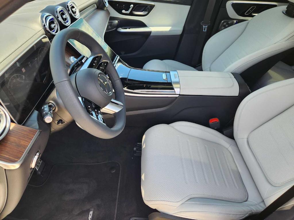 new 2025 Mercedes-Benz GLC 300 car, priced at $61,755