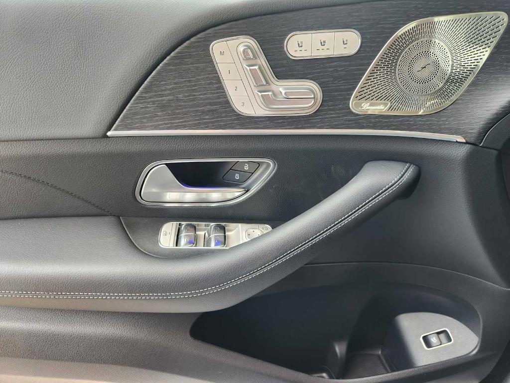 new 2025 Mercedes-Benz GLS 450 car, priced at $93,095