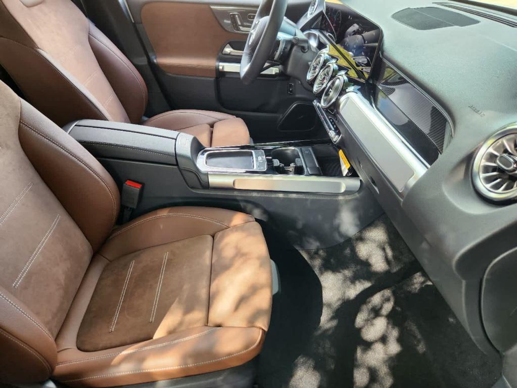 new 2025 Mercedes-Benz GLB 250 car, priced at $53,450