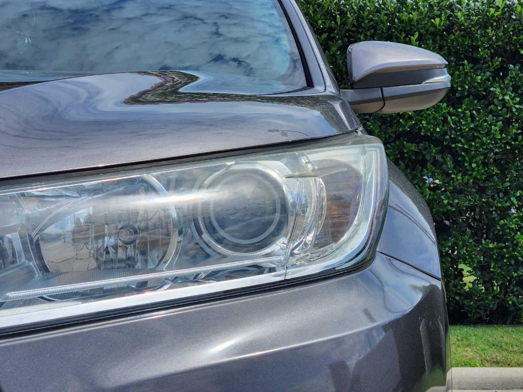 used 2018 Toyota Highlander car, priced at $21,493