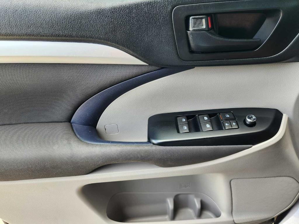 used 2018 Toyota Highlander car, priced at $21,493