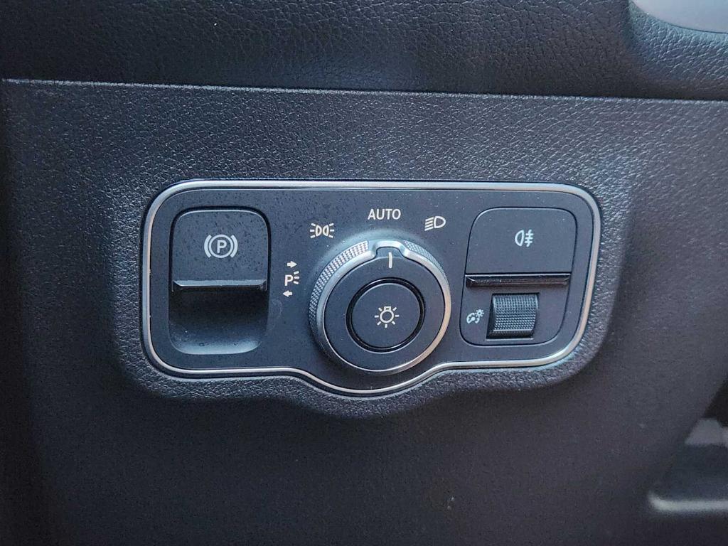 used 2023 Mercedes-Benz GLB 250 car, priced at $30,992