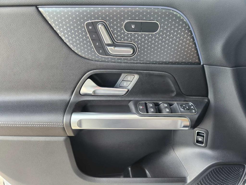 used 2025 Mercedes-Benz GLB 250 car, priced at $39,770