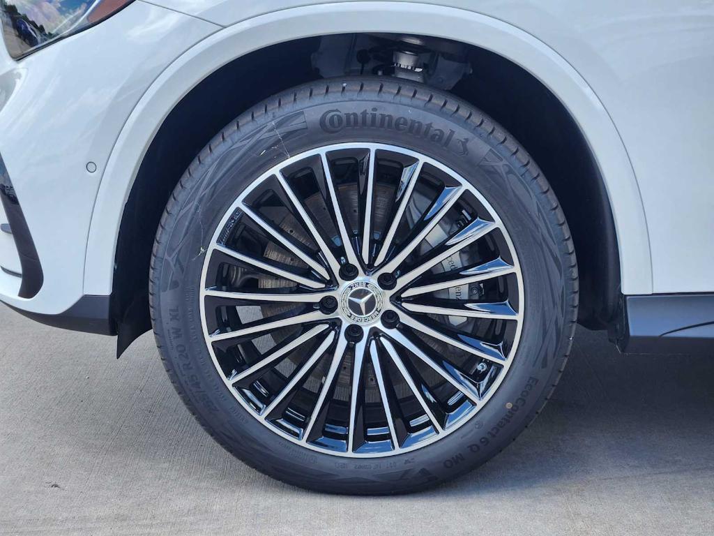 new 2025 Mercedes-Benz GLC 300 car, priced at $61,725