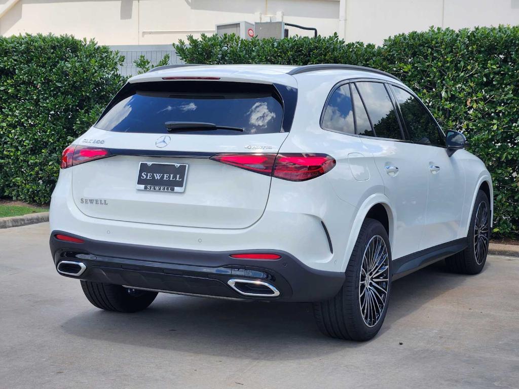new 2025 Mercedes-Benz GLC 300 car, priced at $61,725