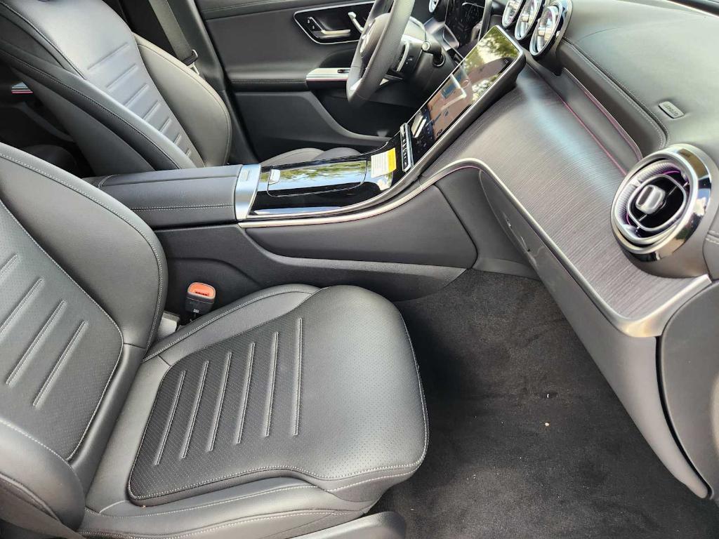 new 2025 Mercedes-Benz GLC 300 car, priced at $61,725