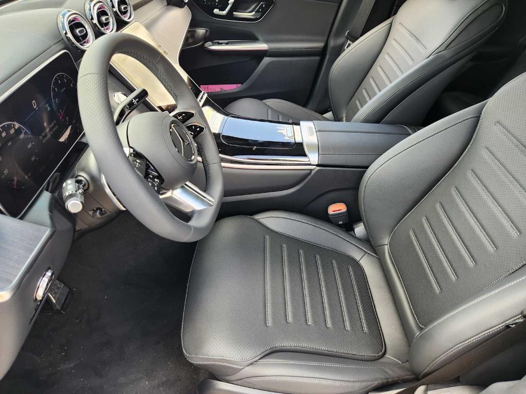 new 2025 Mercedes-Benz GLC 300 car, priced at $61,725