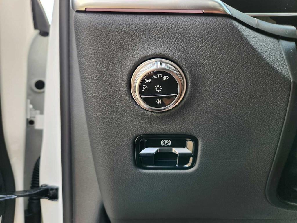 new 2025 Mercedes-Benz GLC 300 car, priced at $61,725
