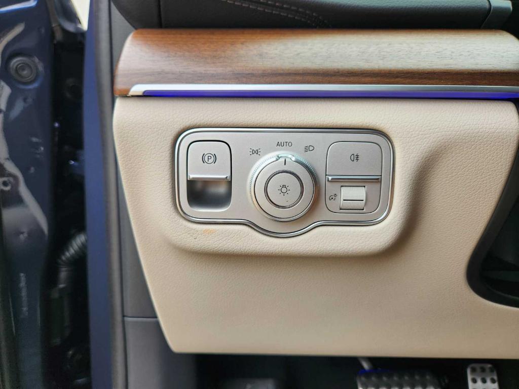 new 2025 Mercedes-Benz GLS 580 car, priced at $119,260