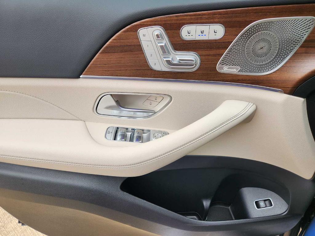 new 2025 Mercedes-Benz GLS 580 car, priced at $119,260