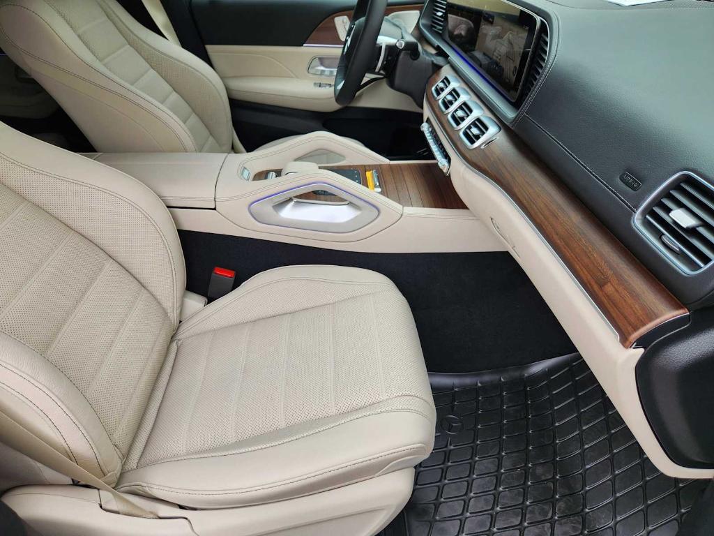 new 2025 Mercedes-Benz GLS 580 car, priced at $119,260