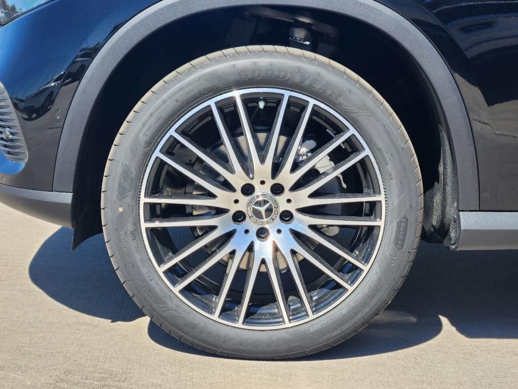new 2025 Mercedes-Benz GLC 300 car, priced at $56,235