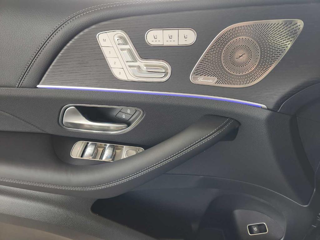 new 2025 Mercedes-Benz GLS 580 car, priced at $122,680
