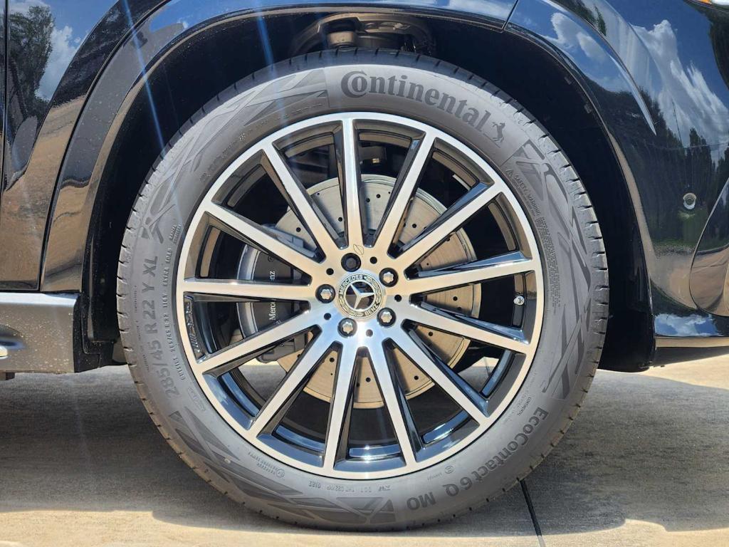 new 2025 Mercedes-Benz GLS 580 car, priced at $122,680