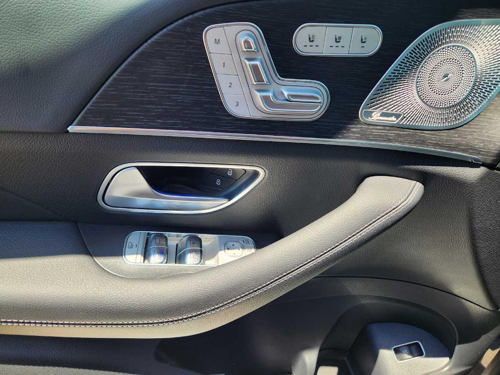 new 2025 Mercedes-Benz GLS 450 car, priced at $99,580