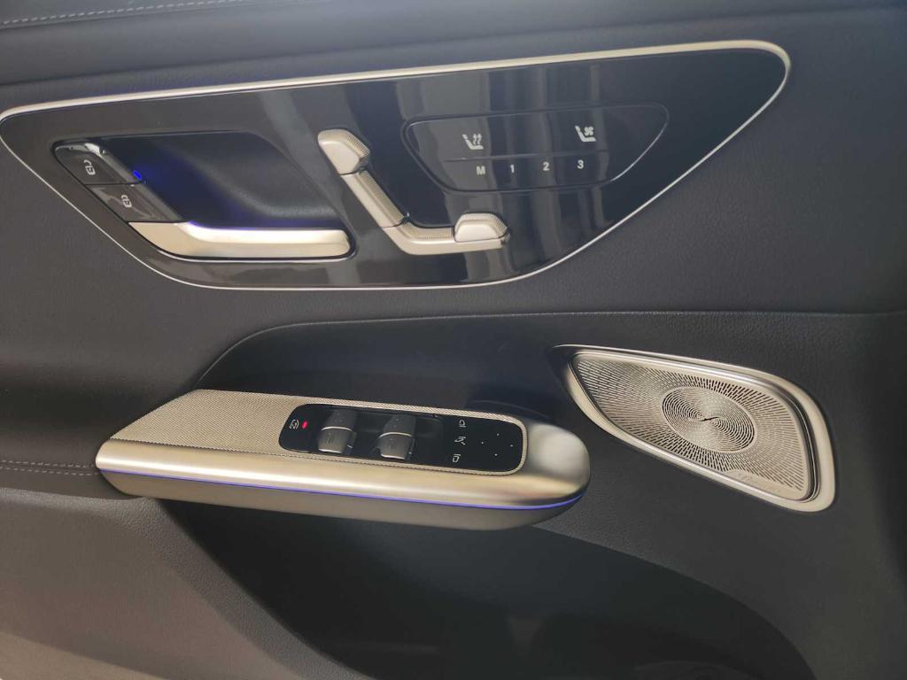 new 2025 Mercedes-Benz GLC 300 car, priced at $61,175
