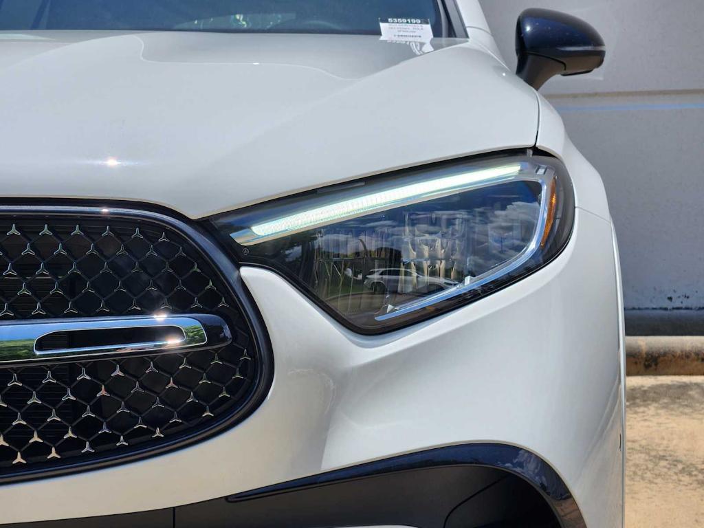 new 2025 Mercedes-Benz GLC 300 car, priced at $61,175