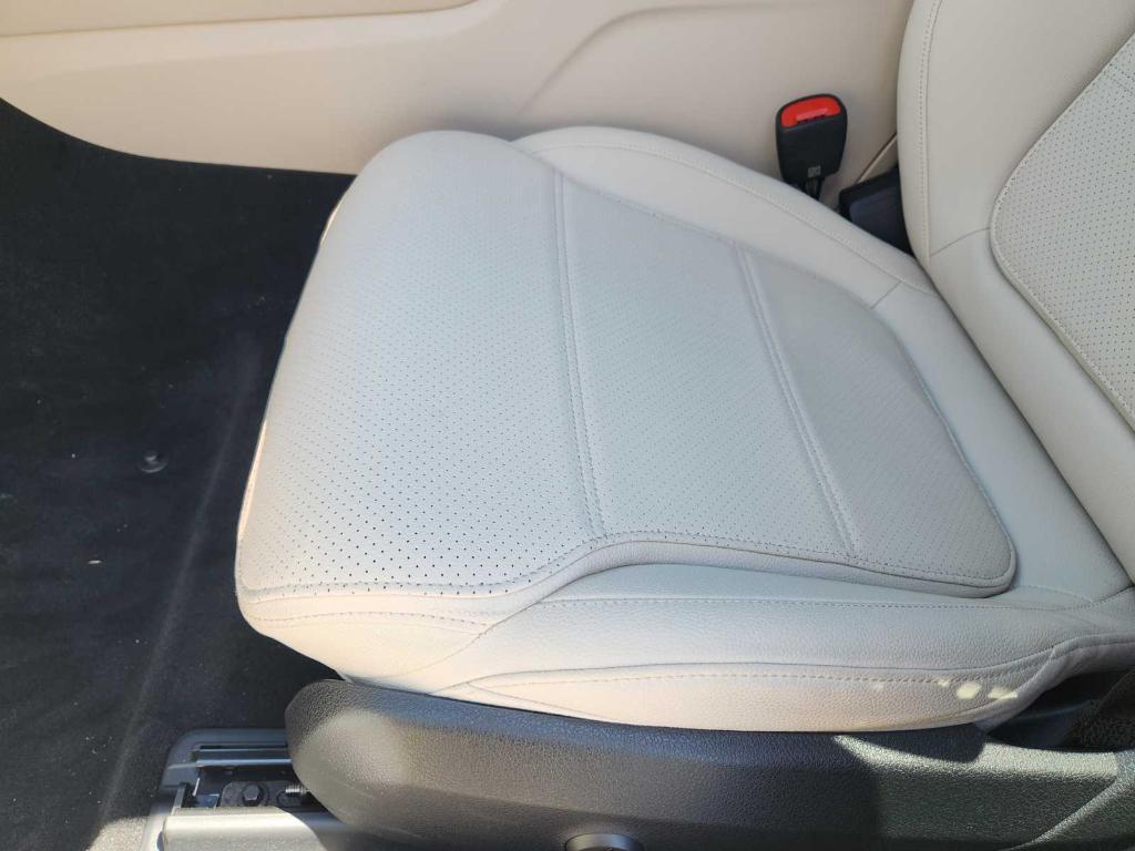 new 2025 Mercedes-Benz GLC 300 car, priced at $51,385