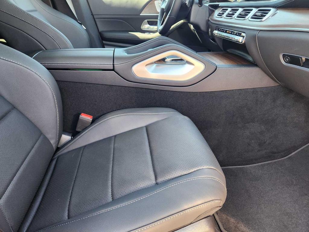 new 2025 Mercedes-Benz GLE 450 car, priced at $85,225
