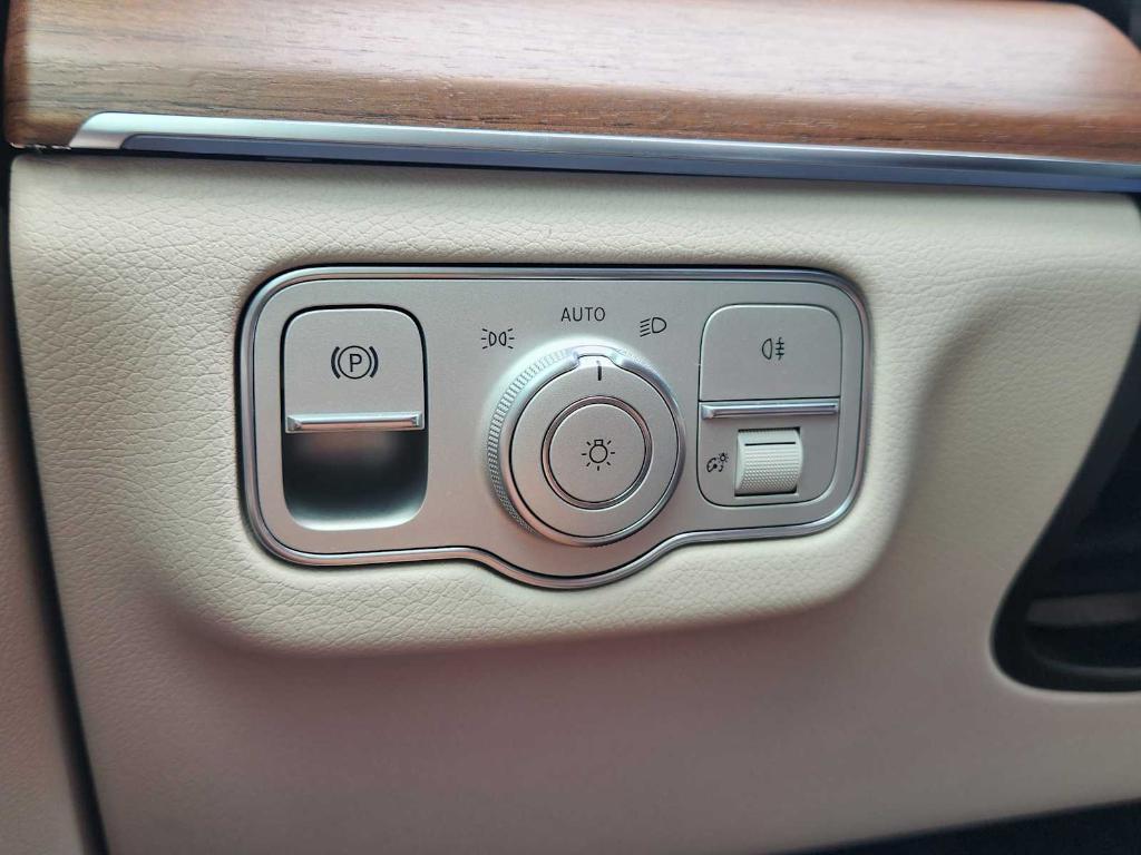 new 2025 Mercedes-Benz GLE 350 car, priced at $63,000