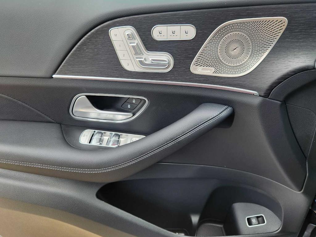 new 2025 Mercedes-Benz GLS 450 car, priced at $99,860