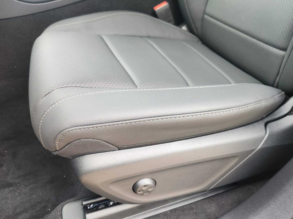 new 2025 Mercedes-Benz GLS 450 car, priced at $99,860