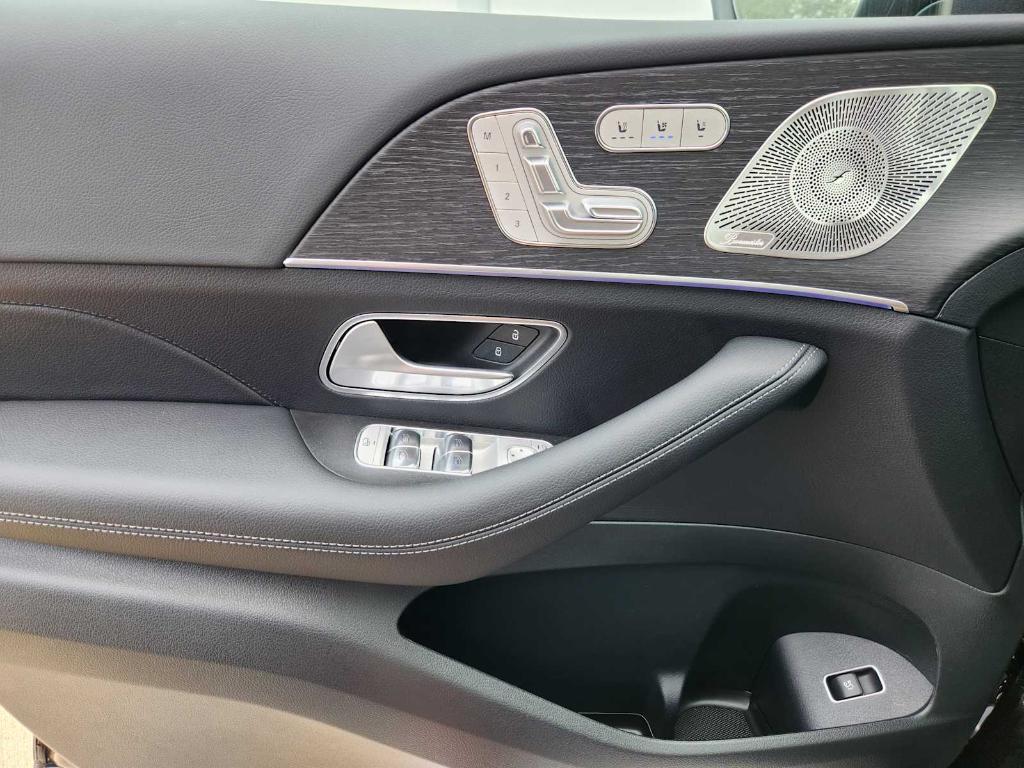 new 2025 Mercedes-Benz GLS 450 car, priced at $102,010