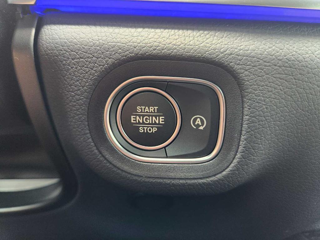 new 2025 Mercedes-Benz GLE 450 car, priced at $87,215
