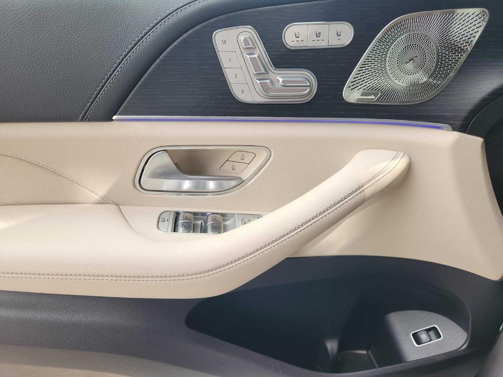used 2025 Mercedes-Benz GLS 580 car, priced at $105,991