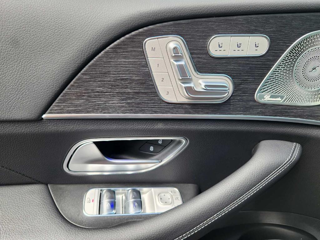 new 2025 Mercedes-Benz GLS 450 car, priced at $106,410