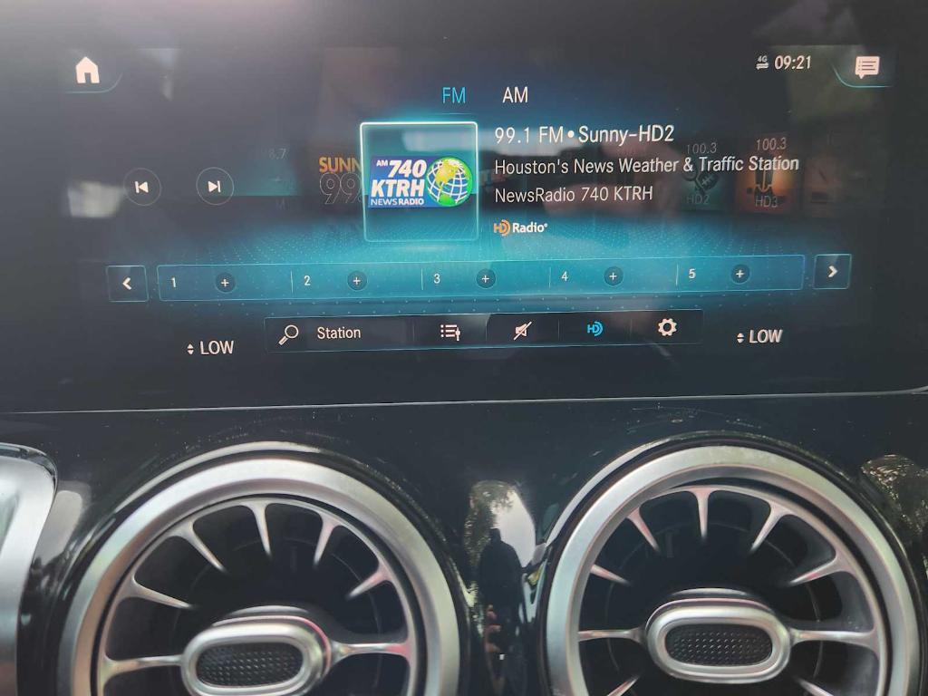 used 2020 Mercedes-Benz GLB 250 car, priced at $25,493