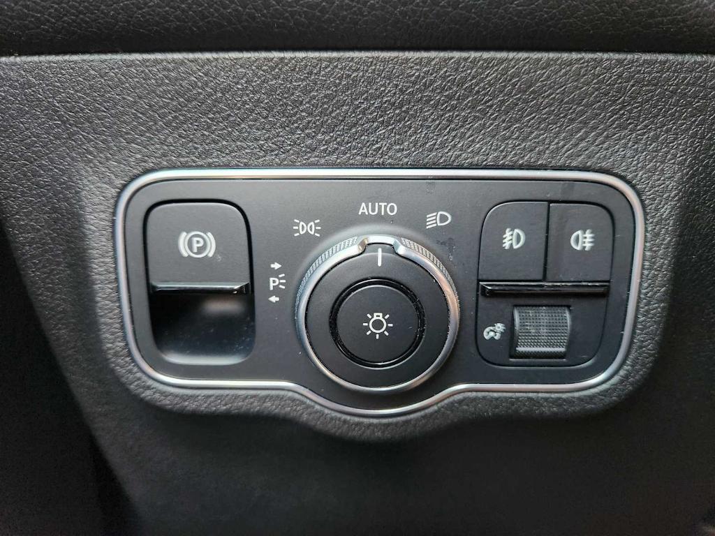 used 2020 Mercedes-Benz GLB 250 car, priced at $25,493