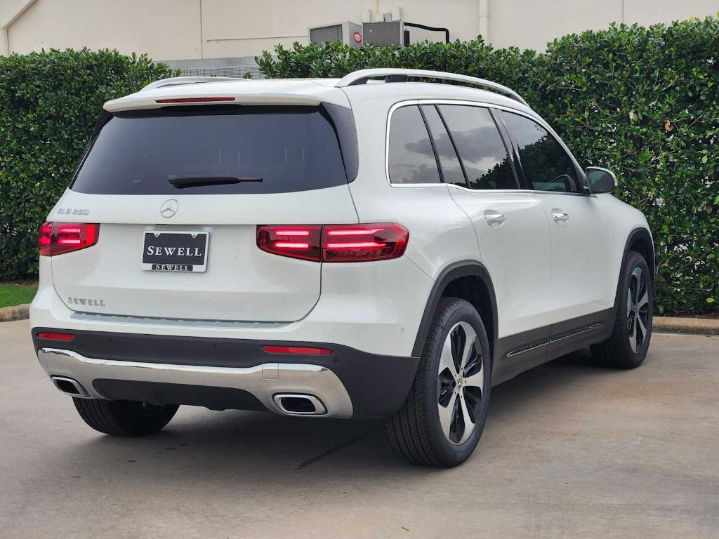new 2025 Mercedes-Benz GLB 250 car, priced at $51,045
