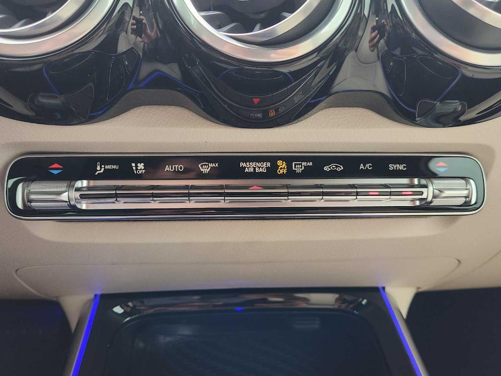 new 2025 Mercedes-Benz GLB 250 car, priced at $51,045