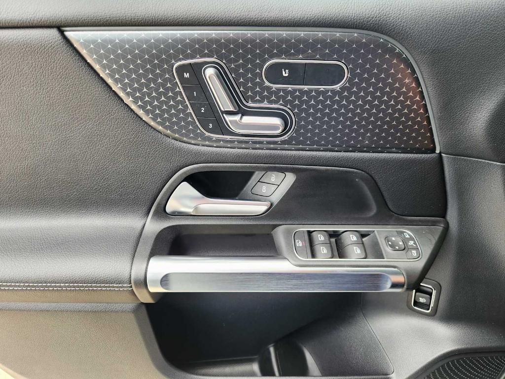 used 2025 Mercedes-Benz GLB 250 car, priced at $40,990