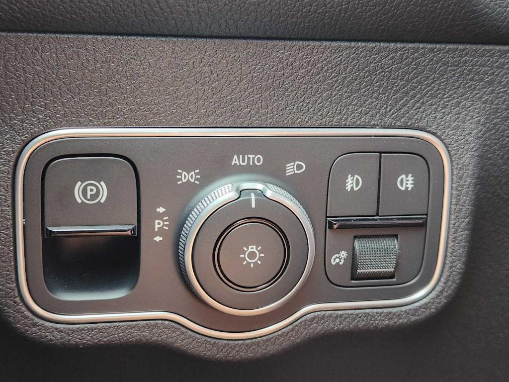 used 2025 Mercedes-Benz GLB 250 car, priced at $40,990